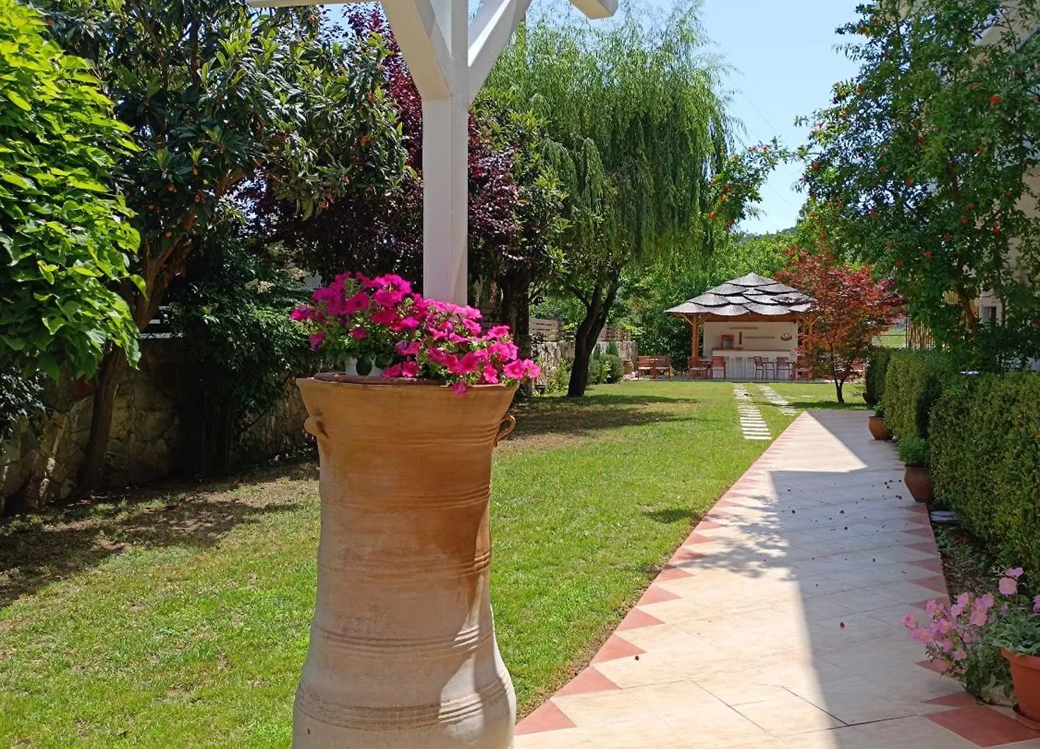 Milies Apartments Stavros  Aparthotel