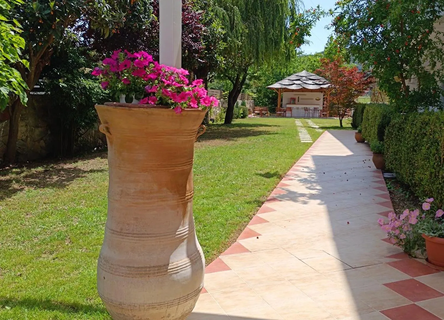 Milies Apartments Stavros