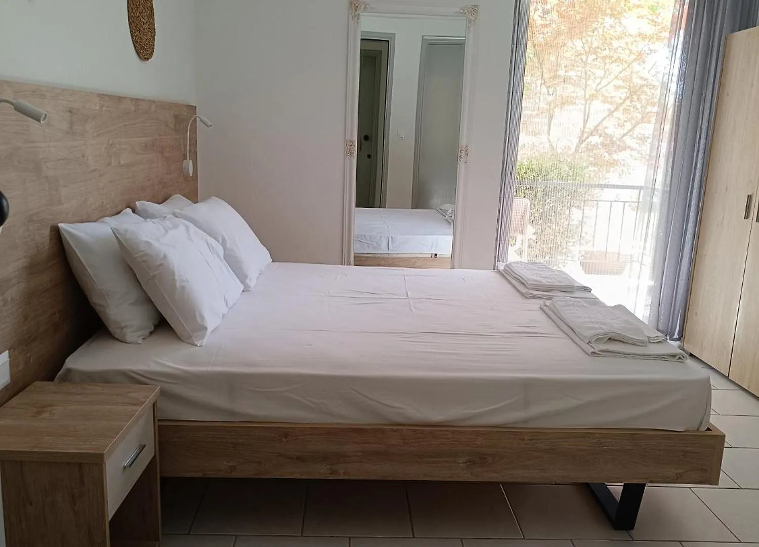 Milies Apartments Stavros  Aparthotel